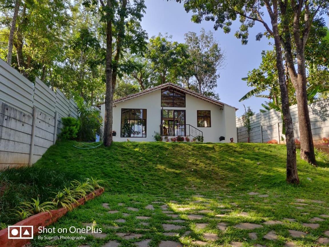 Aakriti Homestay จิกมากาลูร์ ภายนอก รูปภาพ